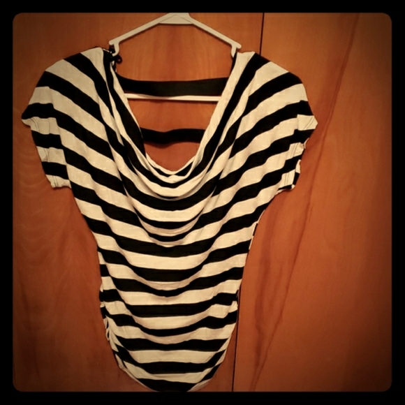 Adorable black and white striped 'deb' xs shirt - Picture 2 of 7